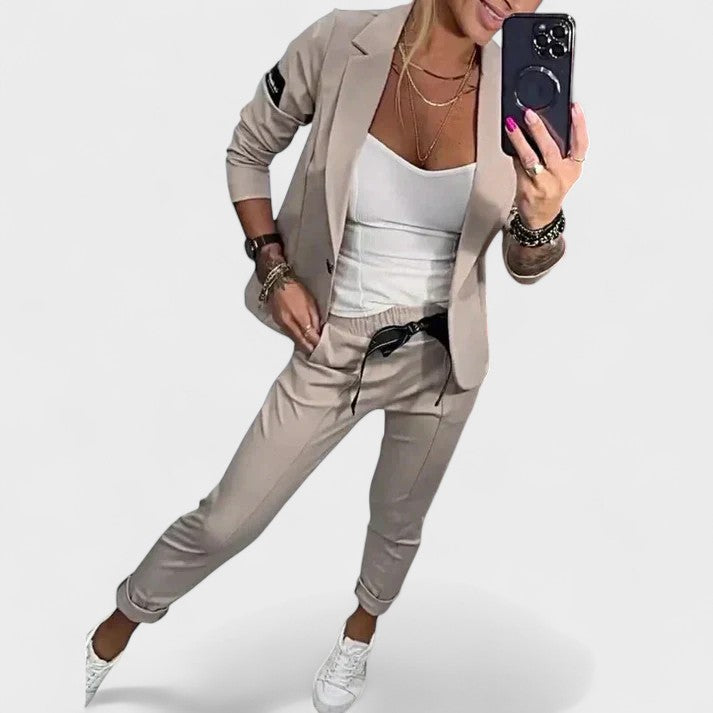 Adriana - Tyylikäs asu