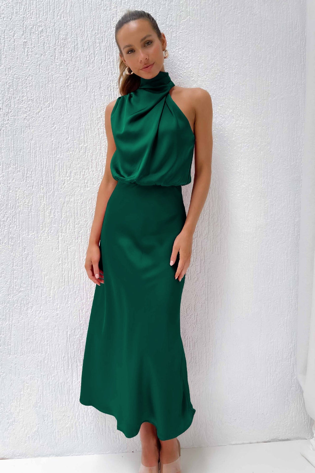 Tyra | Elegantti iltapuku, jossa on halterneck